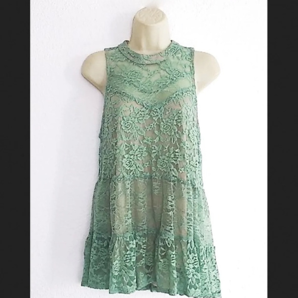 Andree By Unit Green lace top